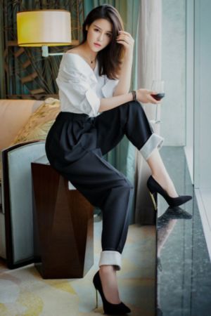 年轻的女教师在线播放_高清免费播放